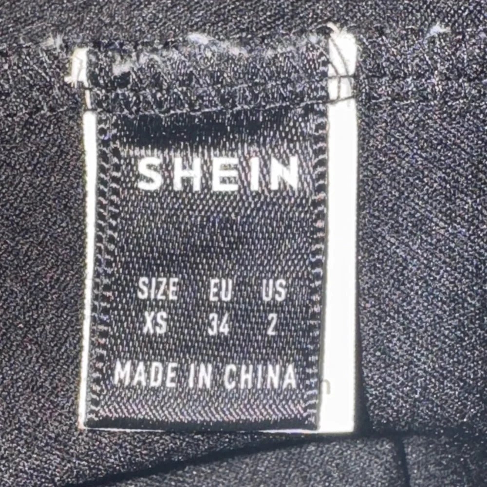 F-109 SHEIN Black Skater Style Elastic‎ Waist Mini Skirt Size 2
